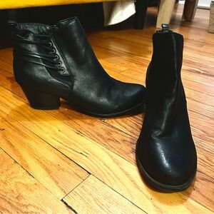 BareTraps Booties Sz 11
